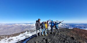Lee más sobre el artículo Primera salida a terreno 2025: Formación Nacional en el Volcán Antuco